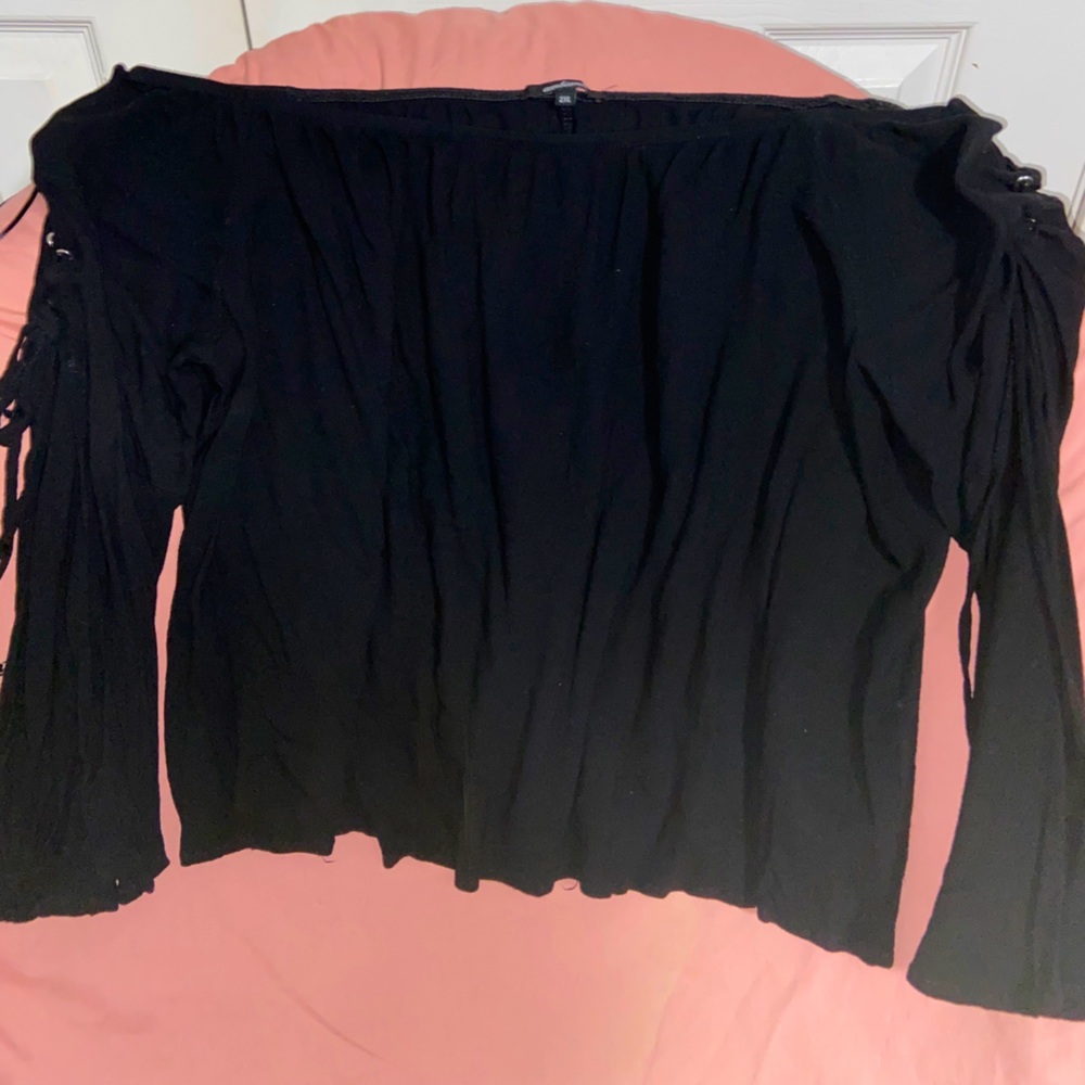 Black off the should tie up top